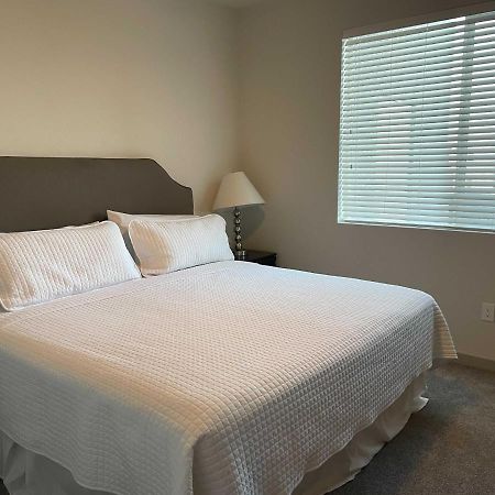 Stay Gia New Modern 1 Bedroom Apartment With Swimming Pool & Gym At Grayson Place Goodyear Dış mekan fotoğraf