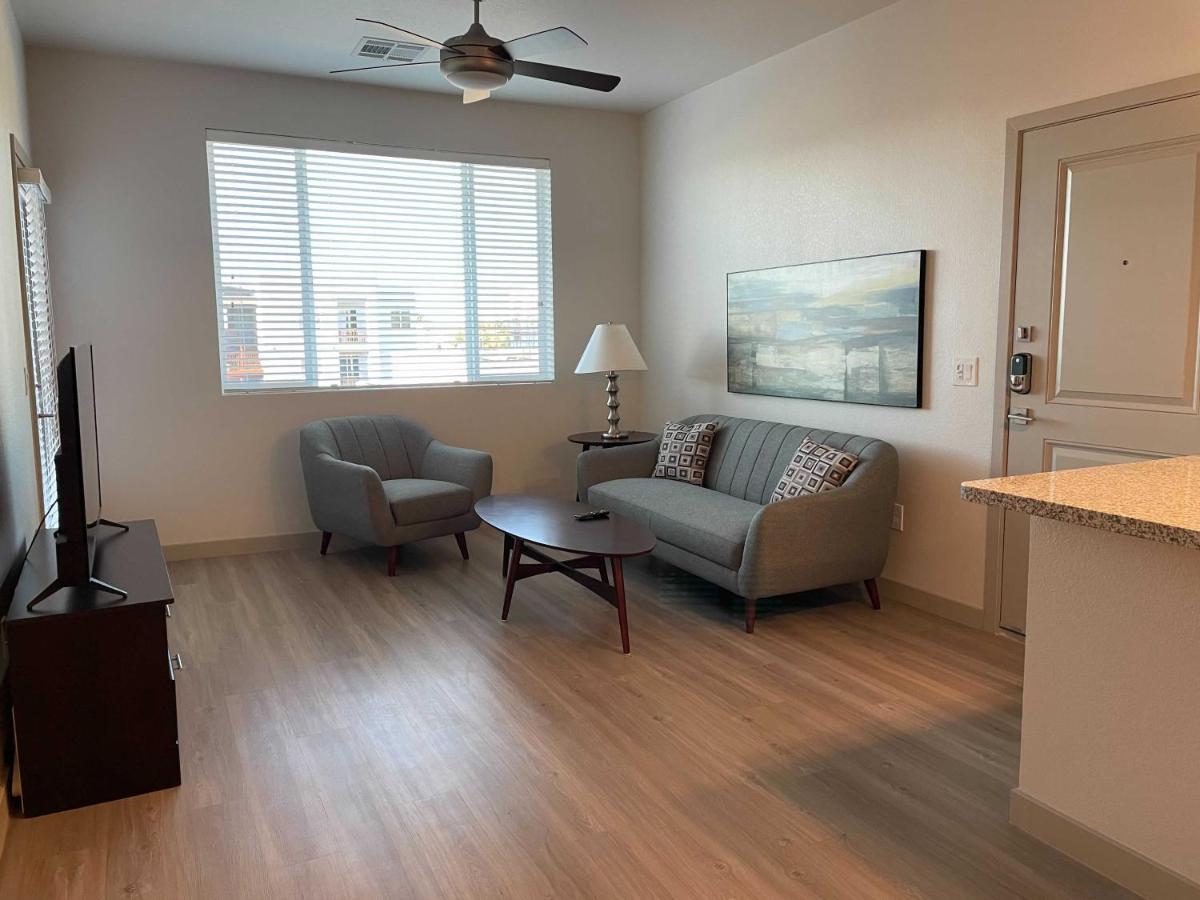 Stay Gia New Modern 1 Bedroom Apartment With Swimming Pool & Gym At Grayson Place Goodyear Dış mekan fotoğraf